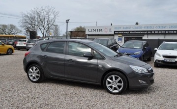 Opel Astra J Hatchback 5d 1.4 Turbo ECOTEC 140KM 2012 Opel Astra 1.4 Benzyna Tempomat Cz. parkowania Klimatyzacja 1.4 Benzyna, zdjęcie 4