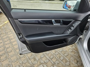 Mercedes Klasa C W204 Limuzyna 2.2 200 CDI BlueEFFICIENCY 136KM 2011 Mercedes C 220 2,2 diesel 136KM, zdjęcie 13