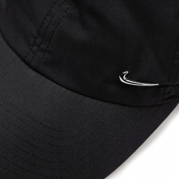 CZAPKA DAMSKA NIKE METAL Z DASZKIEM SWOOSH CZARNA BEJSBOLÓWKA METALOWE LOGO