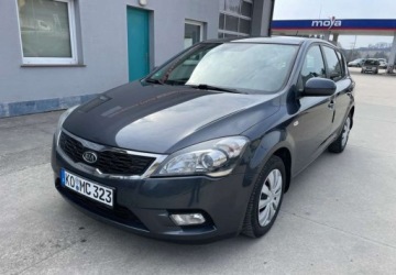 Kia Ceed I Hatchback 5d Facelifting 1.4 DOHC CVVT 90KM 2010 Kia Ceed Kia Ceed 1.4 CVVT Attract 1.4 Benzyna 90KM, zdjęcie 2