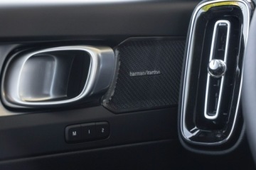 Volvo XC40 Crossover Facelifting 2.0 B3 163KM 2026 Volvo XC 40 Plus Dark B3 Mild Hybrid Benzyna, zdjęcie 9
