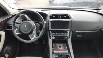 Jaguar F-Pace SUV 2.0 i4D 180KM 2017 Jaguar F-Pace 2.0D AWD 4X4, zdjęcie 11