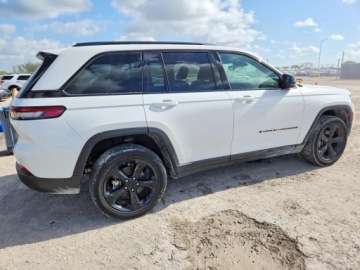 Jeep Grand Cherokee V 2023 Jeep Grand Cherokee 2023 JEEP GRAND CHEROKEE LAREDO 3.6 Benzyna 295KM, zdjęcie 4