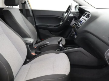 Hyundai i20 I Hatchback 5d Facelifting 1.1 CRDi 75KM 2014 Hyundai i20 1.1 CRDi, Klima, Klimatronic, zdjęcie 8