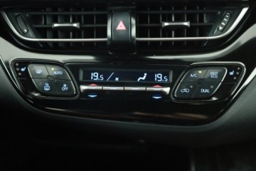 Toyota C-HR I Crossover 1.8 Hybrid 122KM 2018 Toyota C-HR 1.8 Hybrid, Salon Polska, Serwis ASO, zdjęcie 9