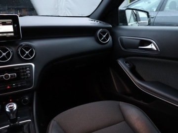 Mercedes Klasa A W176 Hatchback 5d 1.6 180 BlueEFFICIENCY 122KM 2013 Mercedes A A 180, Salon Polska, Skóra, Navi, zdjęcie 7