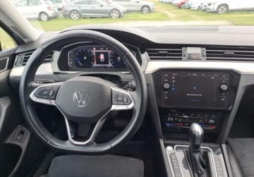 Volkswagen Passat B8 Variant Facelifting 1.5 TSI EVO 150KM 2023 Volkswagen Passat Elegance 1.5 TSI 150 KM DSG Podg. fot Navi Kamera, zdjęcie 8