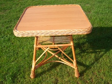 ПЛЕТЕНЫЙ СТОЛИК, СТОЛЕШНЯ МДФ - КВАДРАТНЫЙ