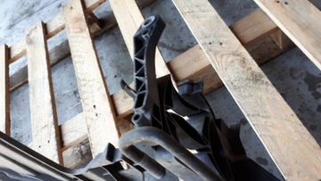 A4 B8 S4 КРЕПЛЕНИЕ СДВИГАЮЩЕЙ ЛАМПЫ ПЕРЕДНЯЯ ЛЕВАЯ 8K0805607A