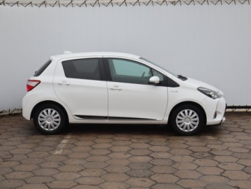 Toyota Yaris III Hatchback 5d Facelifting 2017 1.5 Hybrid 100KM 2020 Toyota Yaris 1.5 Hybrid, Automat, Klima, zdjęcie 5