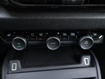 Citroen C4 III SUV 1.2 PureTech 130KM 2023 Citroen C4 1.2 PureTech, Salon Polska, Serwis ASO, zdjęcie 12