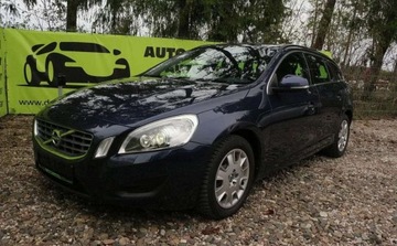 Volvo V60 I Kombi 2.0 D3 163KM 2010 Volvo V60 Volvo V60 D3 Geartronic Momentum, zdjęcie 1