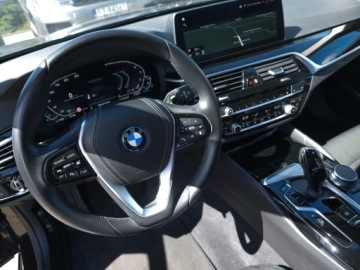 BMW Seria 5 G30-G31 Touring Plug-In 2.0 530e 292KM 2022 BMW 530e 292ps Panorama Hak ACC 4xKlima HiFi 18” Webasto Kamera Sam Parkuje, zdjęcie 12