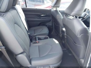 Toyota 2024 Toyota Grand Highlander Platinum 2024 2.4 Benzyna 265KM, zdjęcie 12