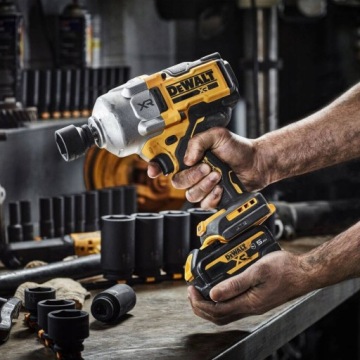 DEWALT САМЫЙ СИЛЬНЫЙ БЕСПРОВОДНОЙ УДАРНЫЙ гайковерт 1/2