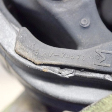 HONDA FR-V 2005 Z ZADU DRŽÁK / DRŽÁKY MOTORU