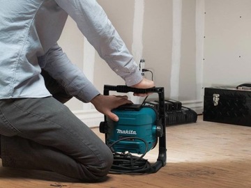 MAKITA DML805 Аккумуляторный строительный фонарь. Светодиодная лампа.
