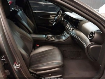 Mercedes Klasa E W213 2020 Mercedes-Benz Klasa E 2020 MERCEDES-BENZ E 350 4MATIC 2.0 Benzyna 255KM, zdjęcie 4