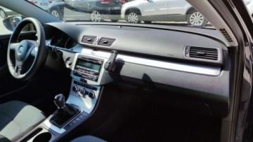 Volkswagen Passat B7 Variant 1.6 TDI CR DPF BlueMotion 105KM 2013 Volkswagen Passat B7 1.6 TDi 105kM Klima Grzane Fotele Czujniki Serwis GWA, zdjęcie 25