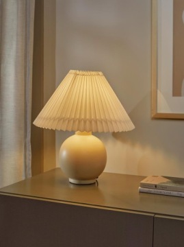 НАСТОЛЬНАЯ ЛАМПА С ПЛИССИРОВАННЫМ АБАЖУРОМ VIVID 1592