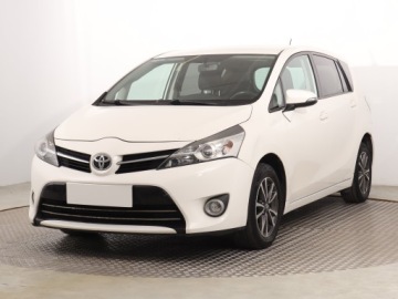 Toyota Verso Minivan Facelifting 1.6 D-4D 112KM 2014 Toyota Verso 1.6 D-4D, 7 miejsc, Klima, zdjęcie 1