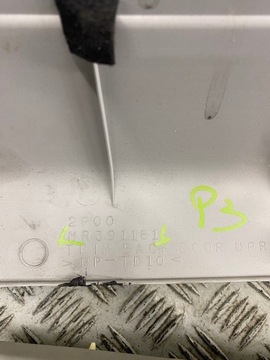 MITSUBISHI PAJERO III 99-06 LIŠTA KRYT ZADNÍ MR391181