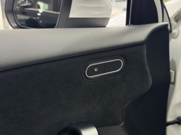 Mercedes Klasa A W177/V177 Hatchback 1.3 200 163KM 2021 Mercedes-Benz Klasa A 200 AMG Line Kamera cofania Ambiente CarPlayAndro, zdjęcie 19