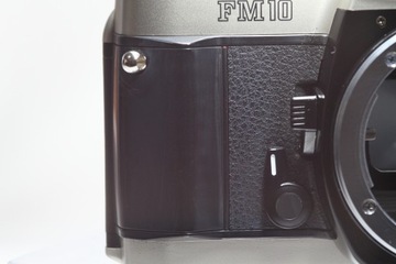 Nikon FM10 SLR 35mm Film Camera + Ai-S Zoom Nikkor 35-70mm F/3.5-4.8 Lens
