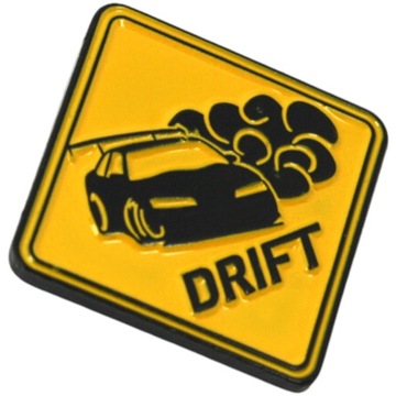 Przypinka pin pins do ubrań plecaka metalowa crocs DRIFT DRIFTING CAR