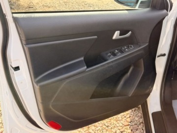 Kia Sportage III SUV Facelifting 1.7 CRDi 115KM 2015 Kia Sportage Biala perla Swietny stan Grzana kierownica 1.7 Diesel, zdjęcie 12