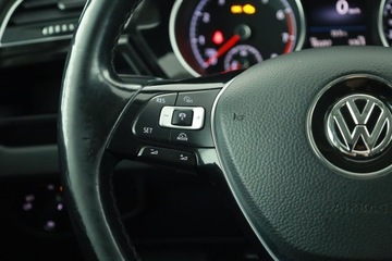 Volkswagen Touran III 1.8 TSI 180KM 2017 VW Touran 1.8 TSI, Salon Polska, Serwis ASO, zdjęcie 17
