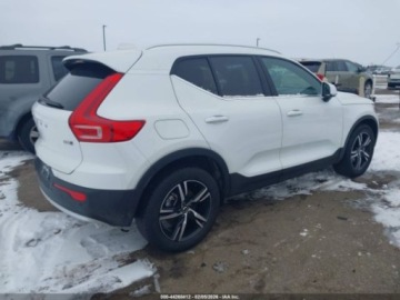 Volvo XC40 2024 Volvo XC 40 B5 Core Bright Theme 2024 2.0 Benzyna 247KM, zdjęcie 4