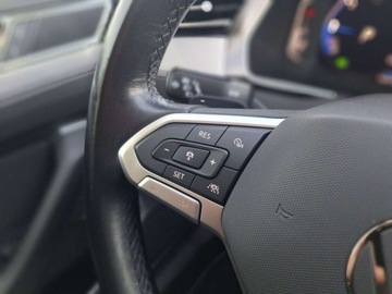 Volkswagen Passat B8 Variant Facelifting 2.0 TDI SCR 150KM 2022 Volkswagen Passat Variant SalonPL serwis ASO 2.0TDI 150KM MatrixLED pakiet, zdjęcie 17