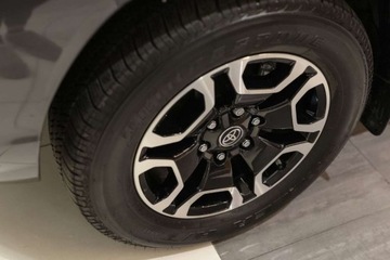 Toyota Hilux VIII Podwójna kabina Facelifting 2.8 D-4D 204KM 2024 Toyota Hilux 2.8 D-4D mHEV Double Cab Executive 4x4 aut 2.8 Diesel 204KM, zdjęcie 24