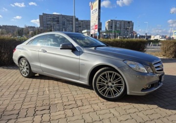 Mercedes Klasa E W212 Coupe 200 CGI BlueEFFICIENCY 184KM 2011 Mercedes-Benz Klasa E Wzorowy E 200 Coupe - 121Tkm - Bezwypadkowy 1.8, zdjęcie 4
