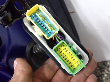 DVEŘE LEVÝ PŘEDNÍ KOMPLETNÍ EVROPA ORIG. PEUGEOT 2008 19R