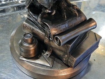 СОВА С ПЕРО НА КНИГАХ УЧИТЕЛЬ ВЕРОНЕЗЕ v