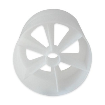 Потренируйтесь вставлять флаг в лунку для гольфа.