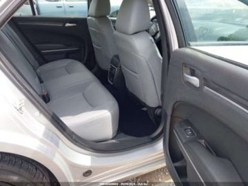 Chrysler 300C II 2021 Chrysler 300 Touring 2021 3.6l 3.6 Benzyna 292KM, zdjęcie 12