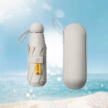 Небольшая сумка-зонтик черного цвета.