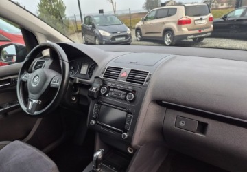 Volkswagen Touran II 2.0 TDI 170KM 2011 Volkswagen Touran 2,0 170KM Automat DSG Highline Navi Kamera PDC 2.0 Diesel, zdjęcie 4