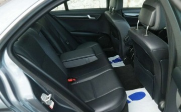 Mercedes Klasa C W204 Limuzyna 3.5 350 CGI BlueEFFICIENCY 306KM 2013 Mercedes-Benz Klasa C Mercedes-Benz Klasa C W204 3,5 V6(306 PS)4MATIC Auto, zdjęcie 5