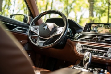 BMW Seria 7 G11-G12 Sedan 750i 450KM 2016 BMW G12 750Li xDrive Individual, zdjęcie 8