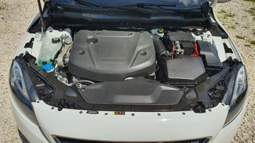 Volvo V40 II Hatchback 2.0 D2 DRIVE-E 120KM 2015 Volvo V40 2.0 D2 120KM # Momentum # Navi #, zdjęcie 31