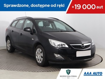 Opel Astra J Sports Tourer Facelifting 1.4 Turbo ECOTEC 120KM 2012 Opel Astra 1.4 T, Salon Polska, Serwis ASO, Klima