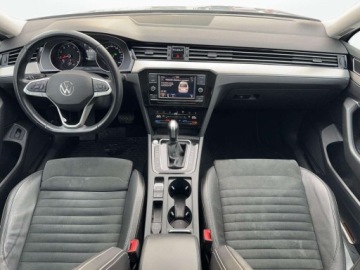 Volkswagen Passat B8 Variant Facelifting 1.5 TSI EVO 150KM 2022 Volkswagen Passat 1.5 TSI 150KM DSG FV23 AppConnect ACC 1.5 Benzyna, zdjęcie 9