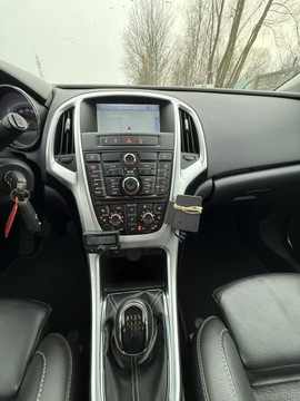 Opel Astra J Hatchback 5d 1.4 Turbo ECOTEC 140KM 2010 Opel Astra J 1.4T 2010r Cosmo Xenon Skóra, zdjęcie 16