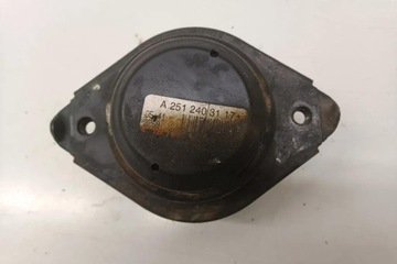 PŘEDNÍ ULOŽENÍ MOTORU MERCEDES-BENZ A2512403117 3.2L DIESEL 2009