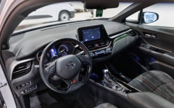 Toyota C-HR I Crossover Facelifting 2.0 Hybrid Dynamic Force 184KM 2023 Toyota C-HR 2.0 Hybrid GR Sport 2.0 Hybryda 184KM, zdjęcie 35