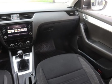 Skoda Octavia III Kombi Facelifting 1.6 TDI 115KM 2018 Skoda Octavia 1.6 TDI, Salon Polska, Klima, zdjęcie 6